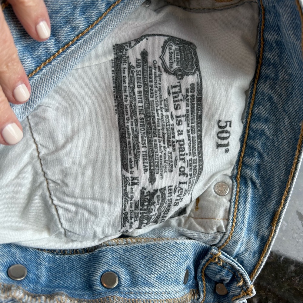 Levi’s 501 Button fly Cut Off Denim Shorts. Classic American. Unique tab style. - Picture 7 of 11